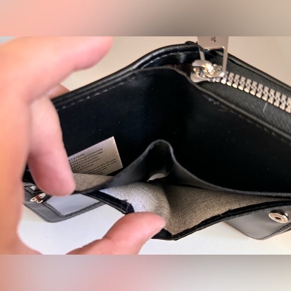 London Fog Collection Derby Small Zip Around Wallet - Picture 3 of 7